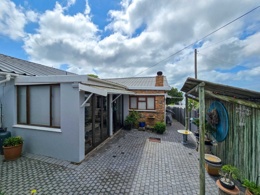 4 Bedroom Property for Sale in Stilbaai Wes Western Cape